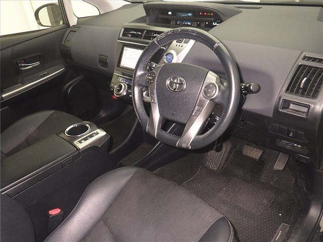 TOYOTA PRIUS ALPHA 2016