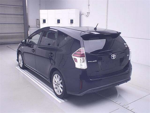 TOYOTA PRIUS ALPHA 2016