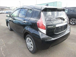 TOYOTA AQUA 2017