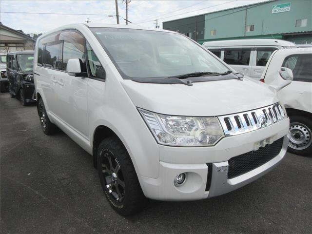 MITSUBISHI DELICA D5 2013