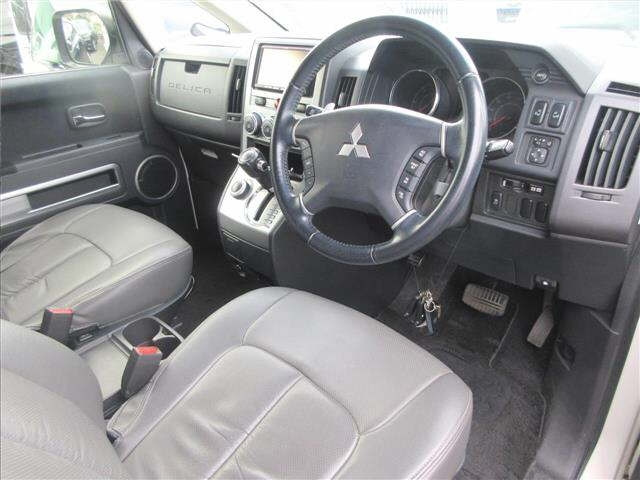 MITSUBISHI DELICA D5 2013
