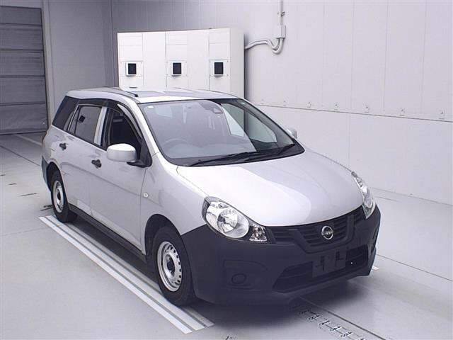 NISSAN AD 2022