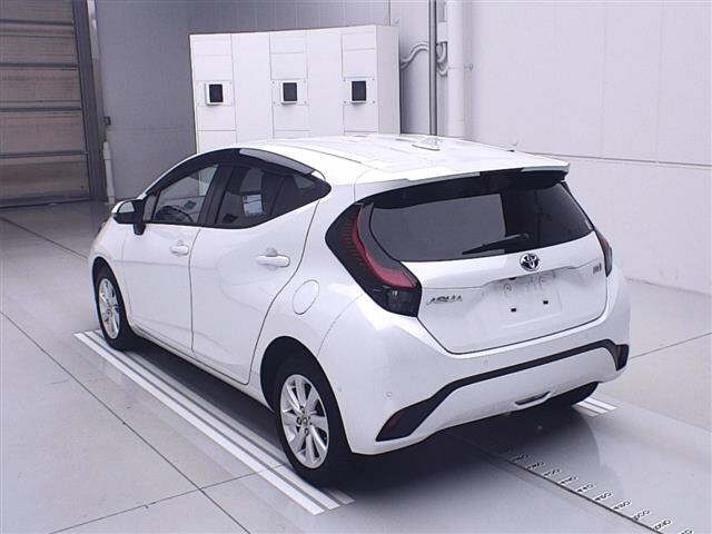 TOYOTA AQUA 2023