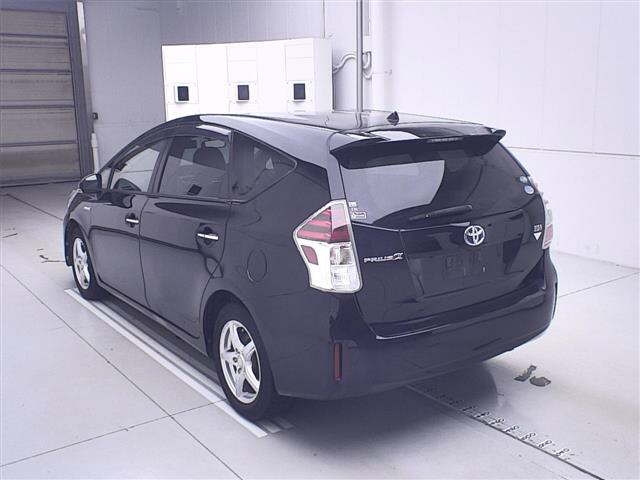 TOYOTA PRIUS ALPHA 2016