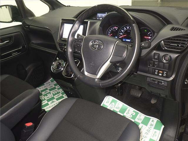 TOYOTA NOAH 2021