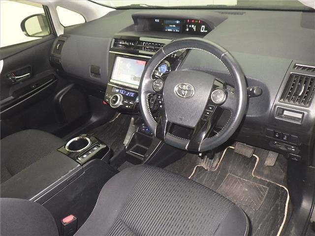 TOYOTA PRIUS ALPHA 2016