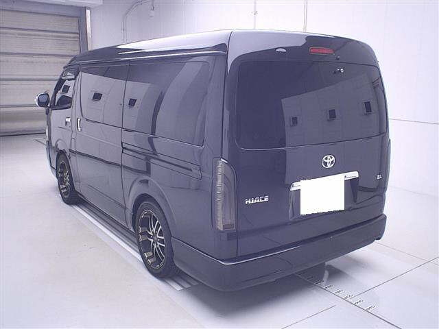 TOYOTA HIACE 2010
