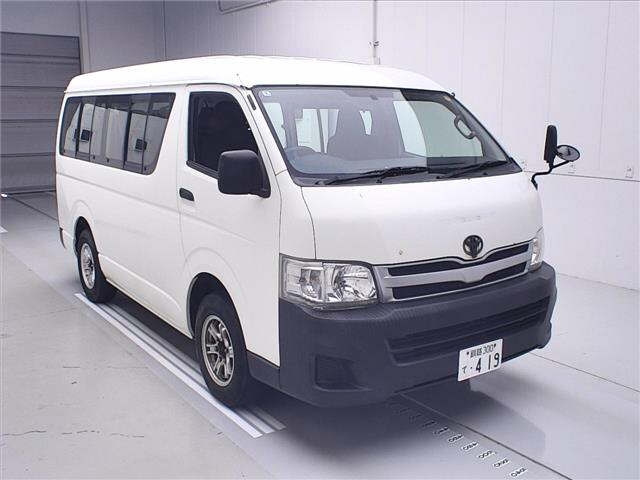 TOYOTA HIACE 2013