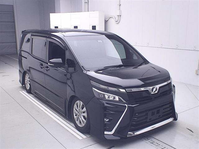 TOYOTA VOXY 2018