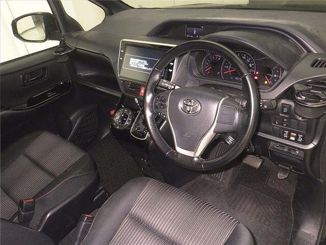 TOYOTA VOXY 2018