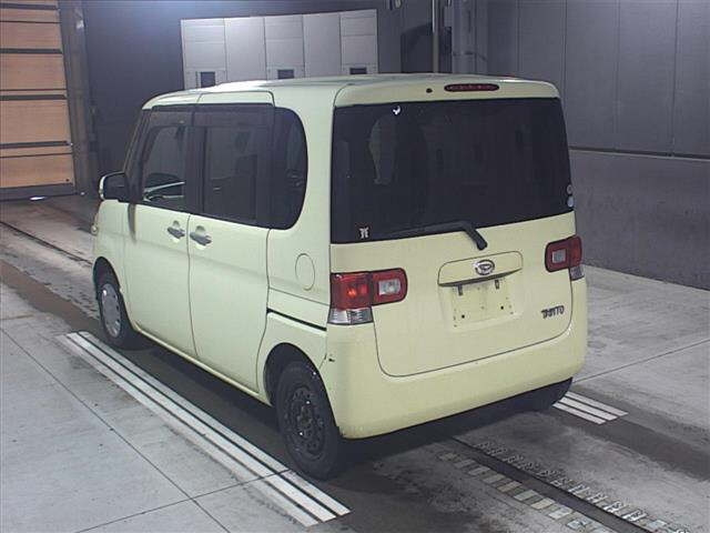DAIHATSU TANTO 2010