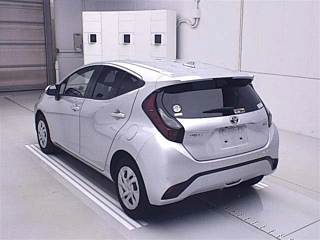 TOYOTA AQUA 2021