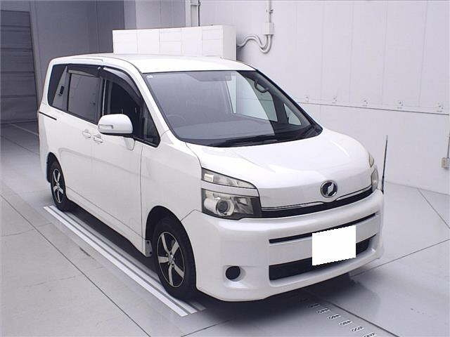 TOYOTA VOXY 2011