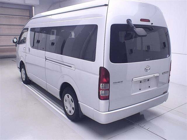 TOYOTA HIACE 2012