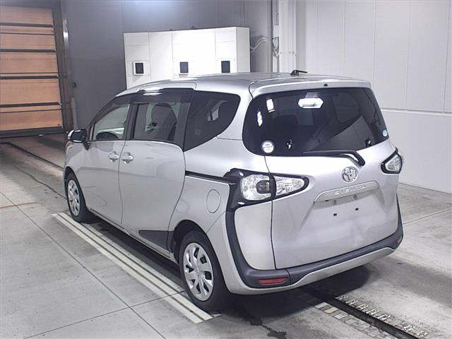 TOYOTA SIENTA 2015