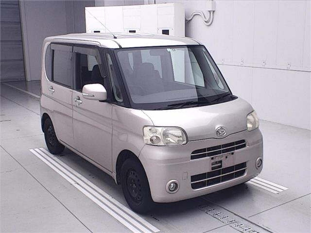 DAIHATSU TANTO 2011