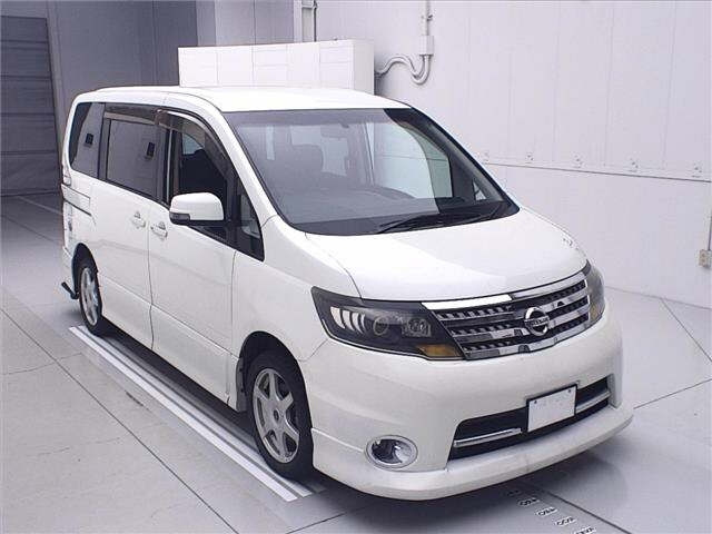 NISSAN SERENA 2010