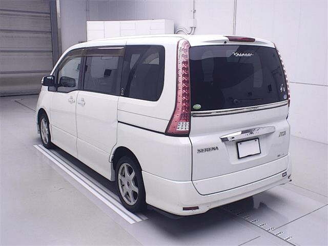 NISSAN SERENA 2010