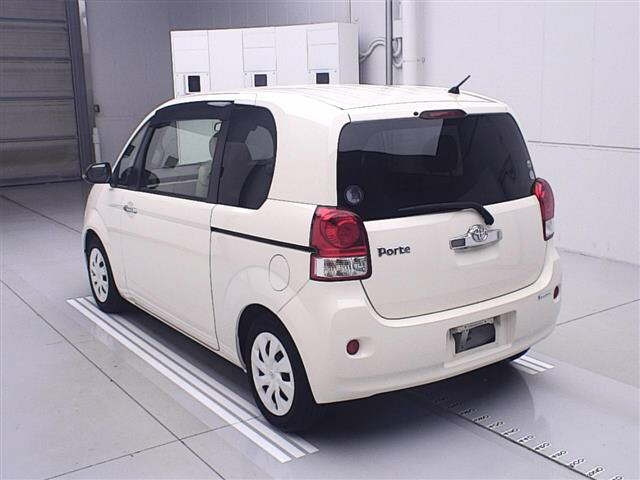 TOYOTA PORTE 2016