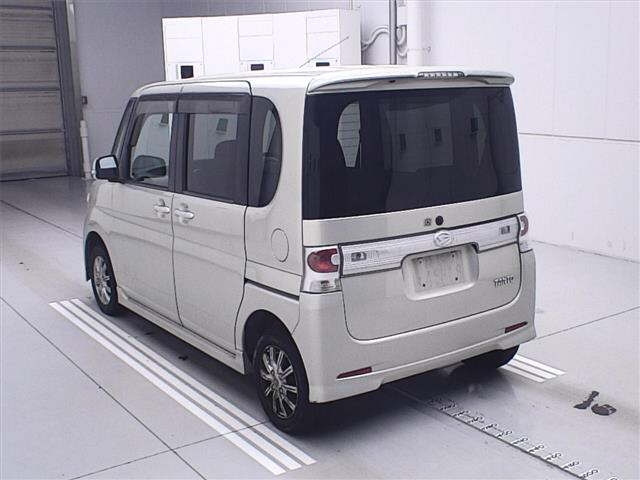 DAIHATSU TANTO 2008