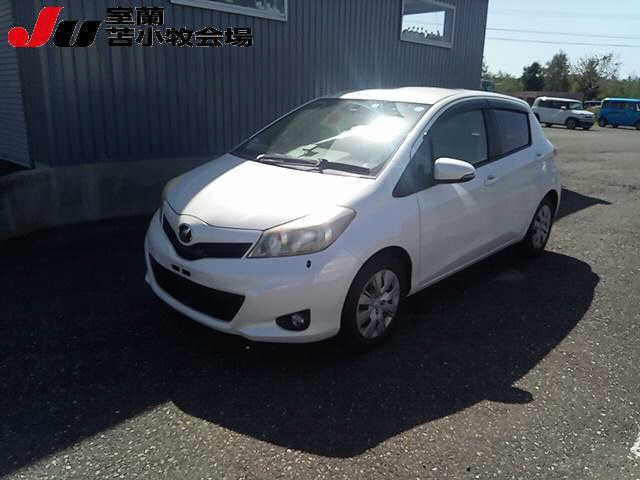 TOYOTA VITZ 2011