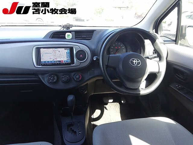 TOYOTA VITZ 2012