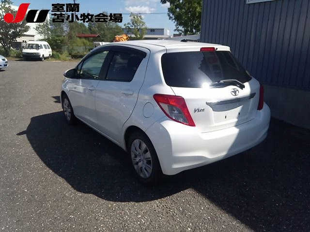 TOYOTA VITZ 2011