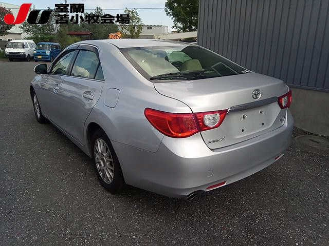 TOYOTA MARK X 2011