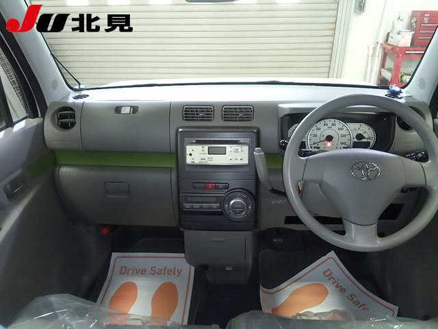 TOYOTA PIXIS SPACE 2014