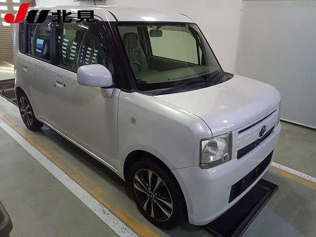 TOYOTA PIXIS SPACE 2014