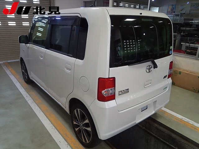 TOYOTA PIXIS SPACE 2014