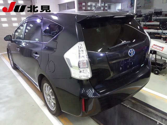 TOYOTA PRIUS ALPHA 2017