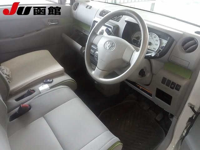 TOYOTA PIXIS SPACE 2016