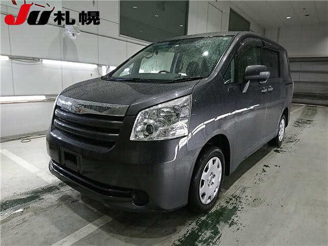 TOYOTA NOAH 2009