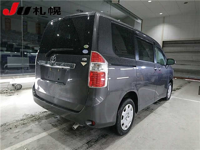 TOYOTA NOAH 2009