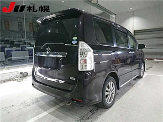 TOYOTA VOXY 2013