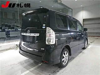 TOYOTA VOXY 2009