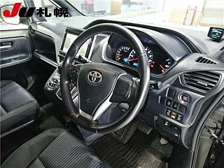 TOYOTA NOAH 2014