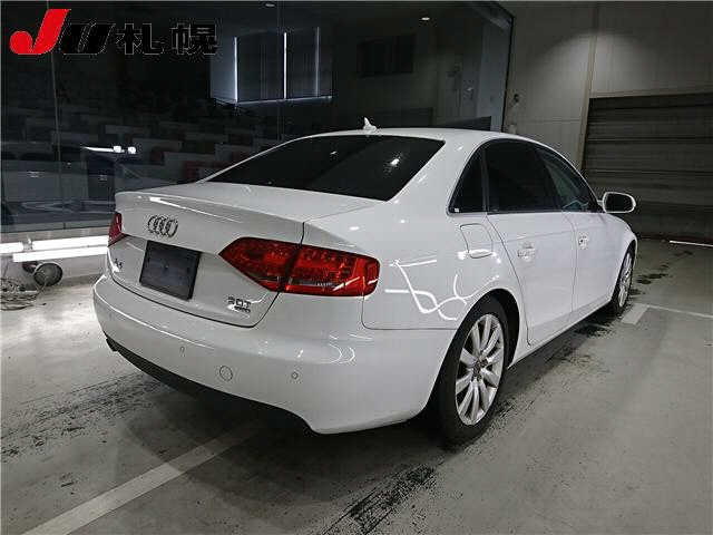 AUDI A4 2011