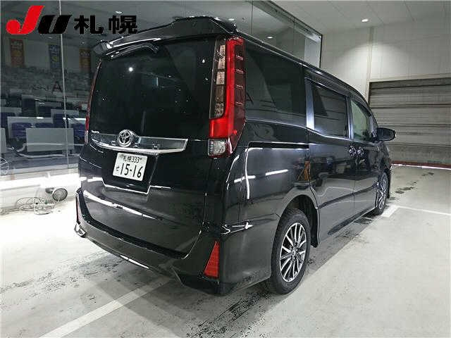 TOYOTA NOAH 2014