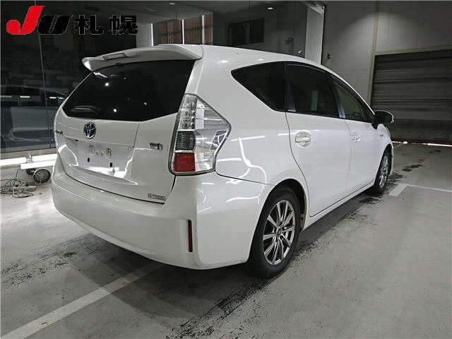 TOYOTA PRIUS ALPHA 2012