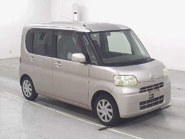 DAIHATSU TANTO 2011