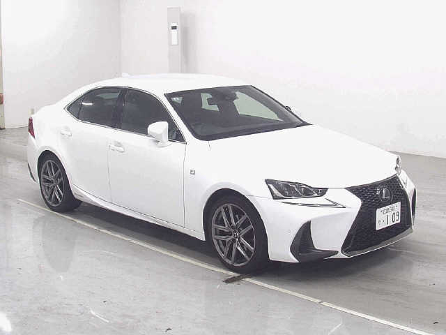 LEXUS IS 2019