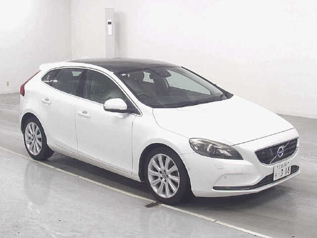 VOLVO V40 2015