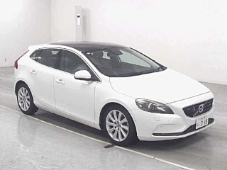 VOLVO V40 2015