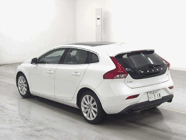 VOLVO V40 2015