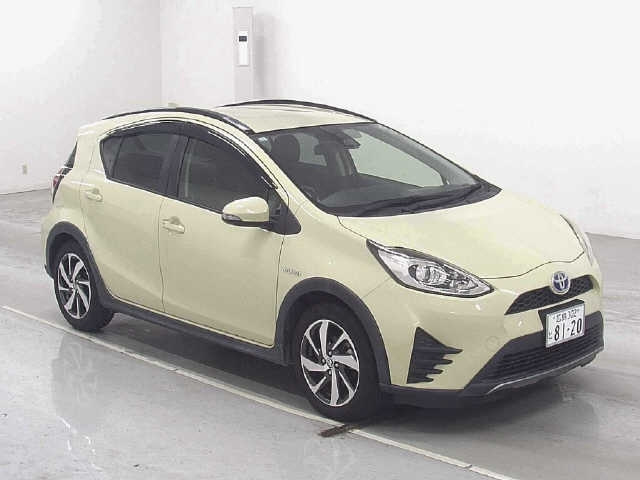 TOYOTA AQUA 2017