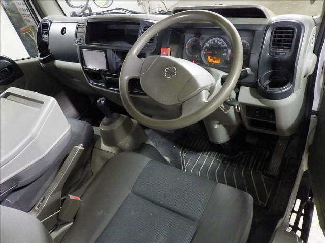NISSAN ATLAS 2012