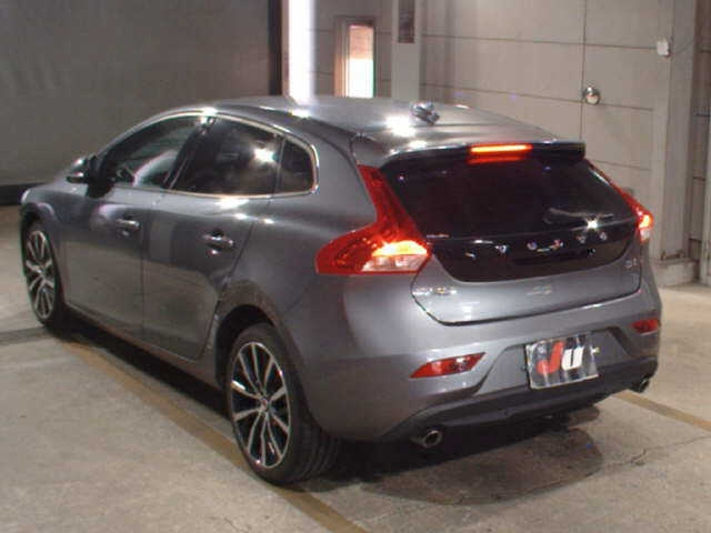 VOLVO V40 2017
