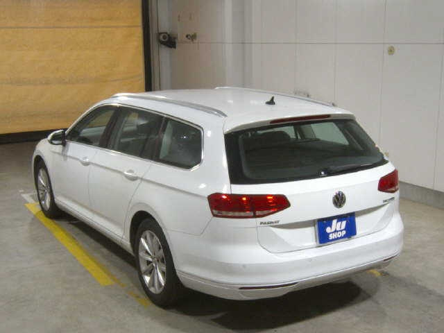 VOLKSWAGEN PASSAT VARIANT 2015